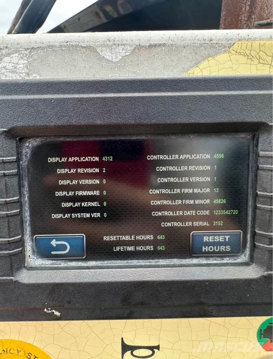 Finn T330 Násypky, fukary a dopravníky