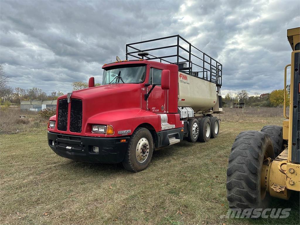 Finn T330 Násypky, fukary a dopravníky