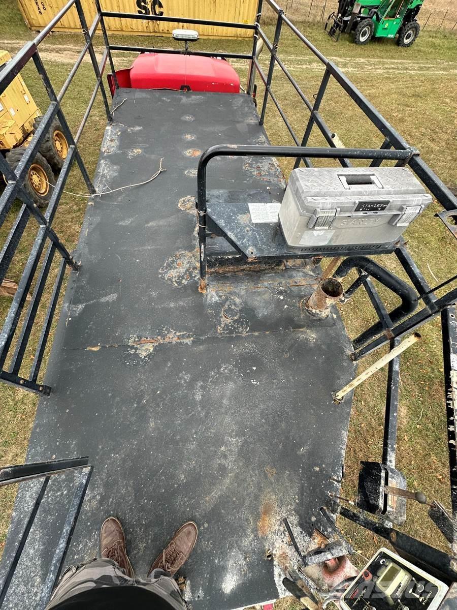 Finn T330 Násypky, fukary a dopravníky