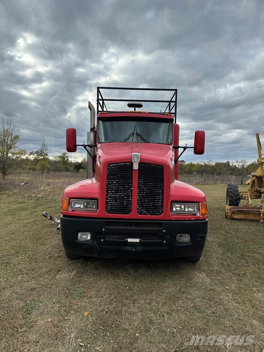 Finn T330 Násypky, fukary a dopravníky