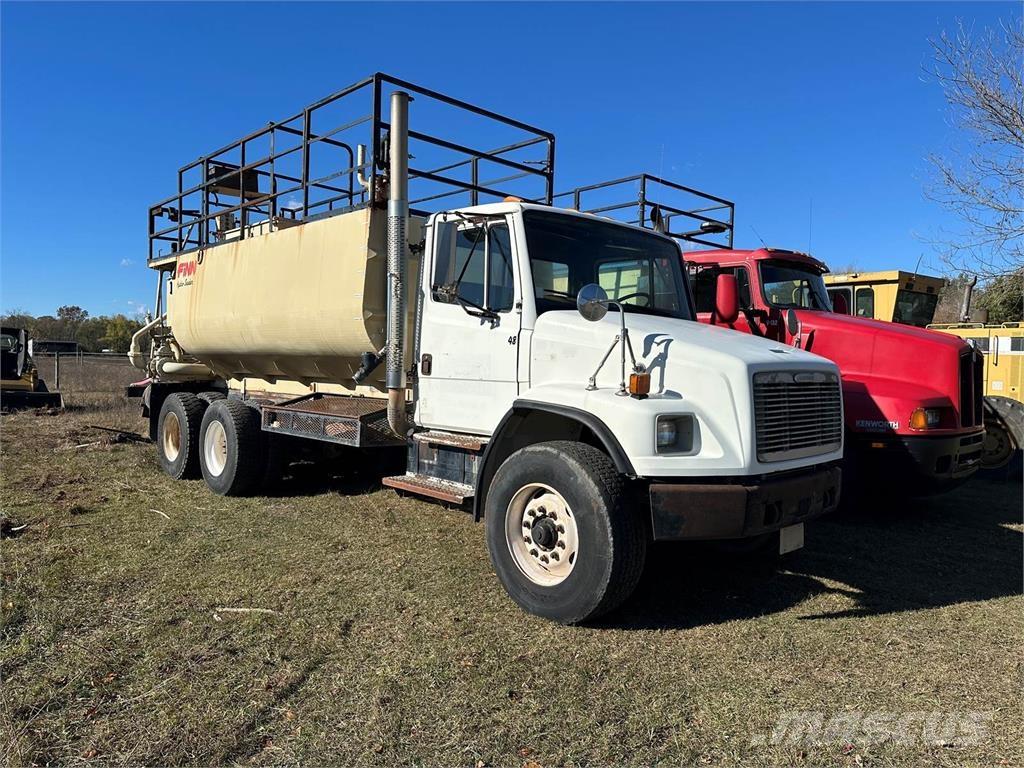 Finn T330 Násypky, fukary a dopravníky