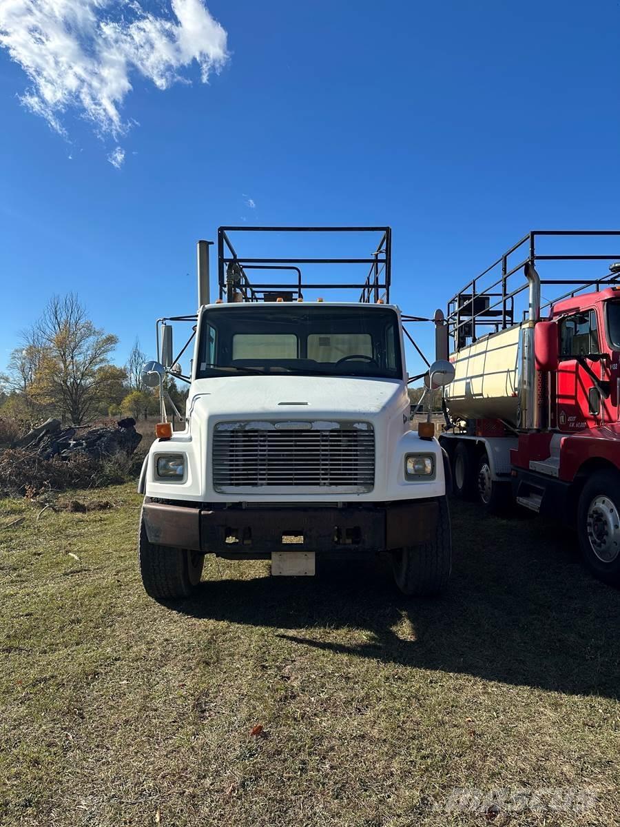 Finn T330 Násypky, fukary a dopravníky