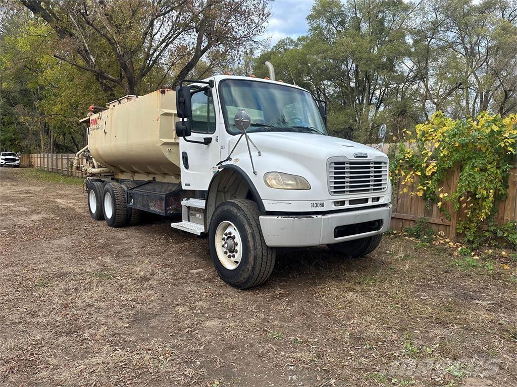 Finn T330 Násypky, fukary a dopravníky