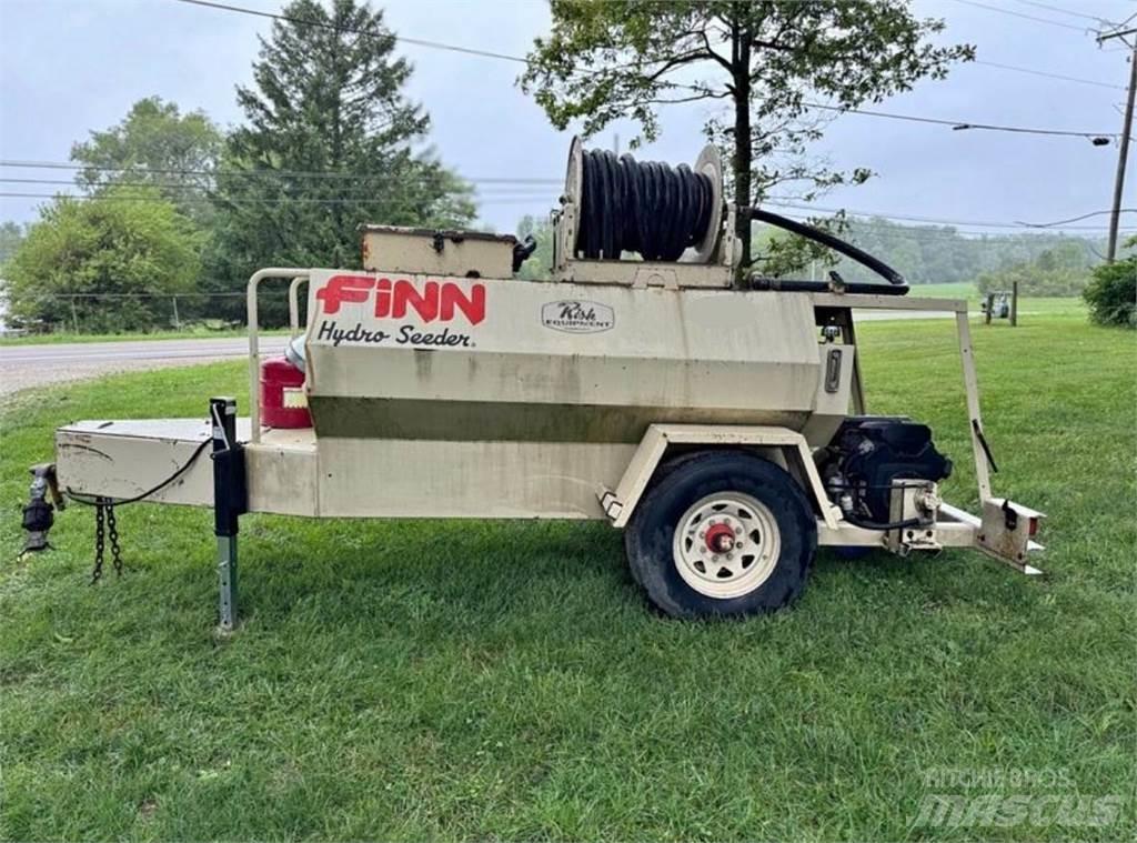 Finn T60T Násypky, fukary a dopravníky