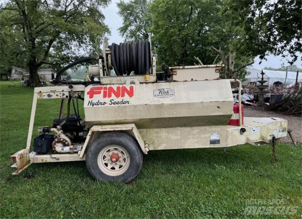 Finn T60T Násypky, fukary a dopravníky