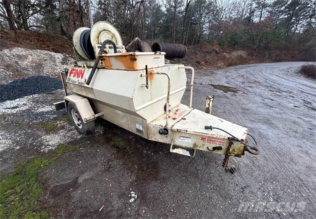 Finn T60T Násypky, fukary a dopravníky