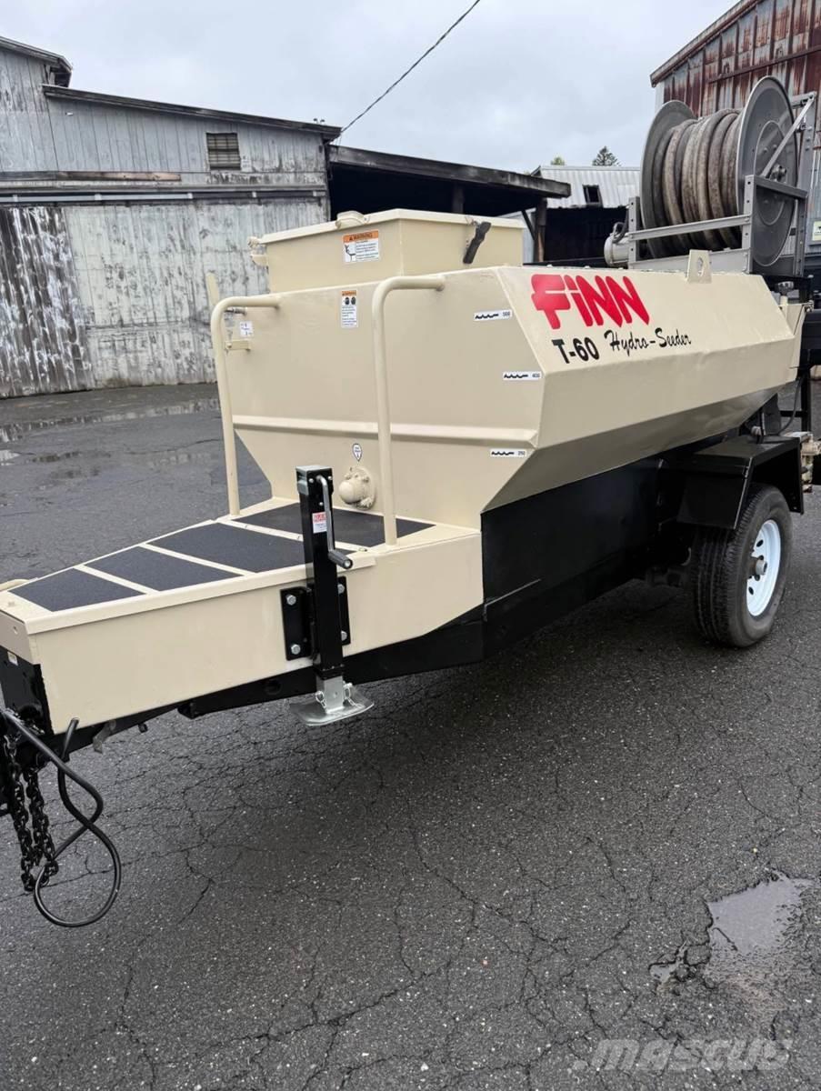 Finn T60T Násypky, fukary a dopravníky