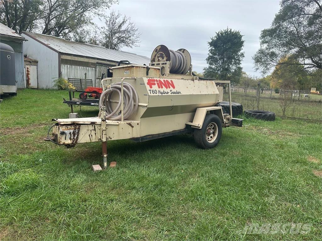 Finn T60T Násypky, fukary a dopravníky