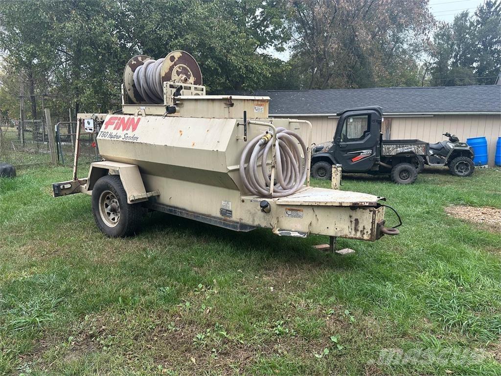Finn T60T Násypky, fukary a dopravníky