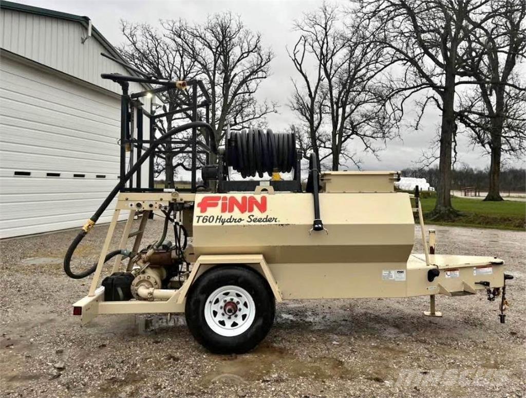 Finn T60T Násypky, fukary a dopravníky