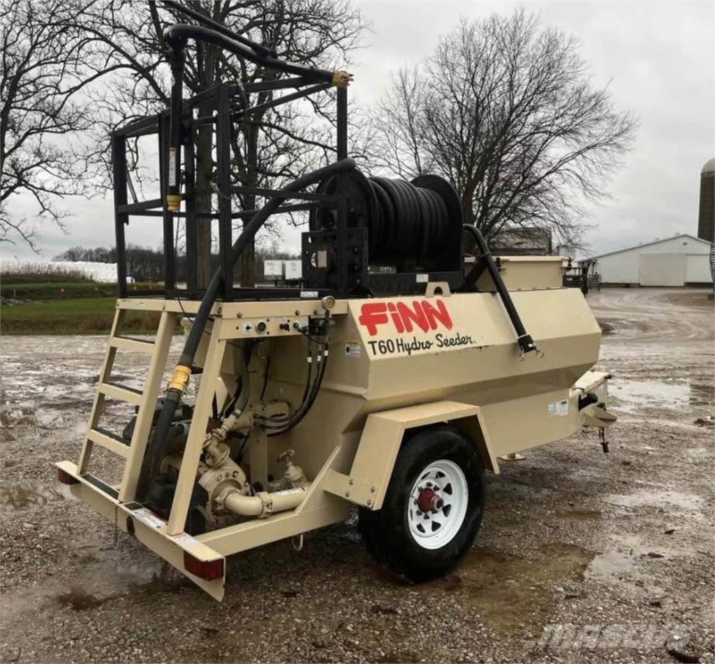Finn T60T Násypky, fukary a dopravníky