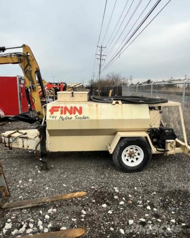 Finn T60T Násypky, fukary a dopravníky