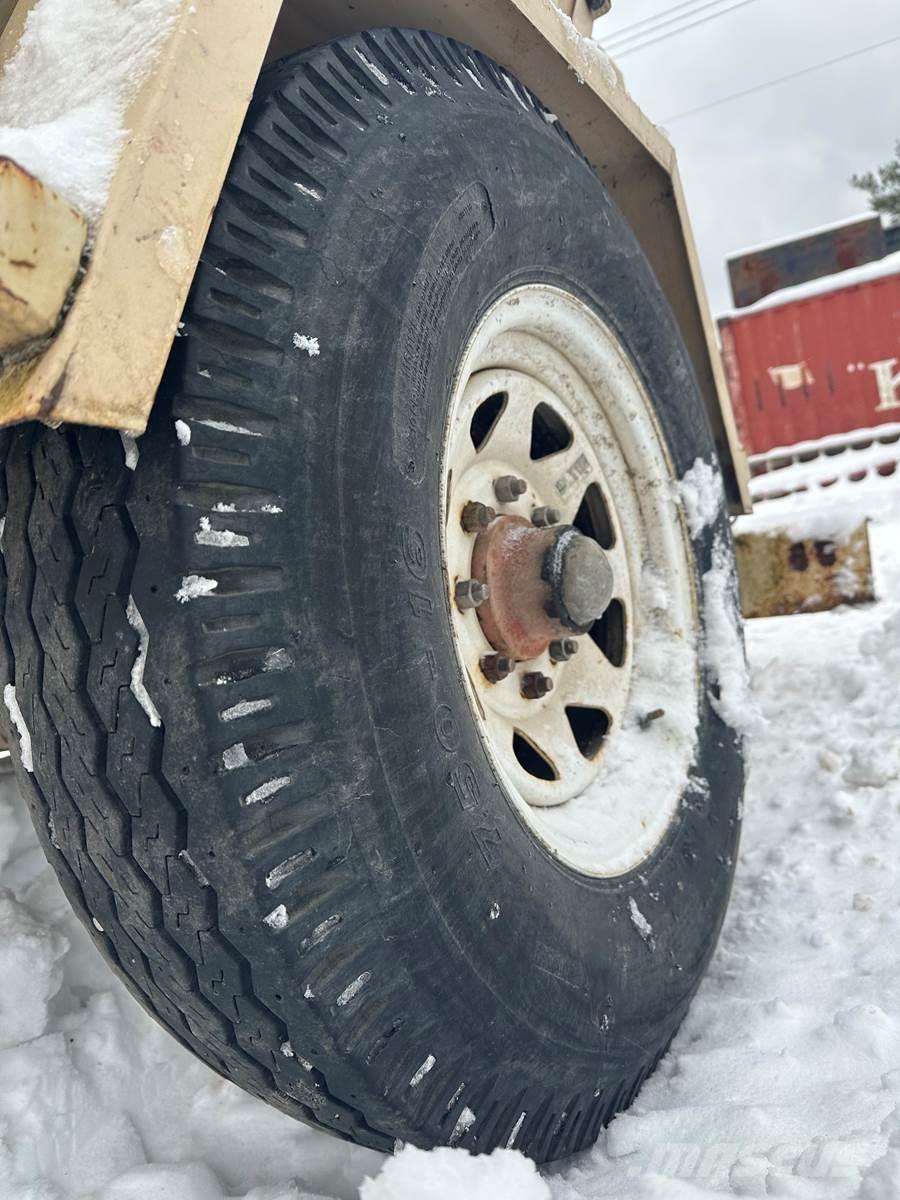 Finn T60T Násypky, fukary a dopravníky