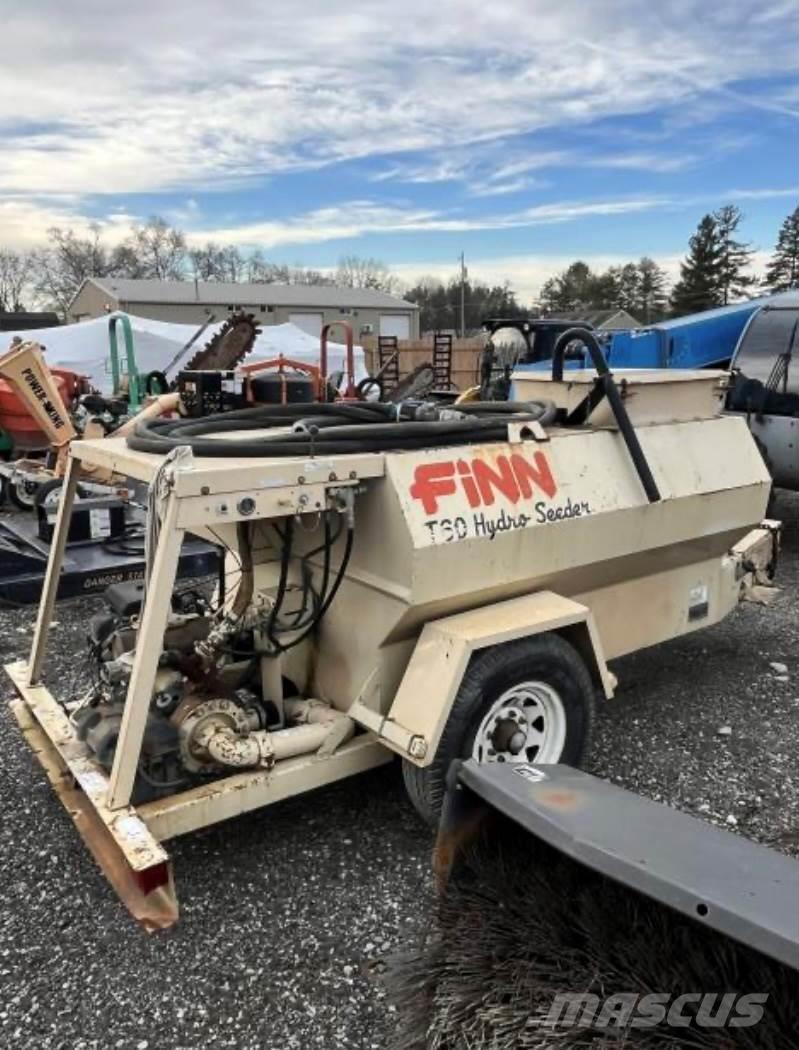 Finn T60T Násypky, fukary a dopravníky