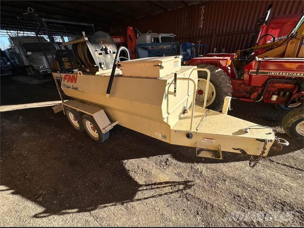 Finn T75T Násypky, fukary a dopravníky