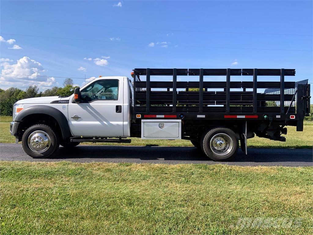 Ford 550 Vozy na přepravu zvířat