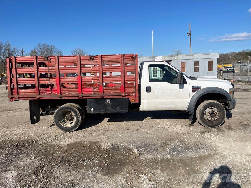 Ford F-450 Vozy na přepravu zvířat
