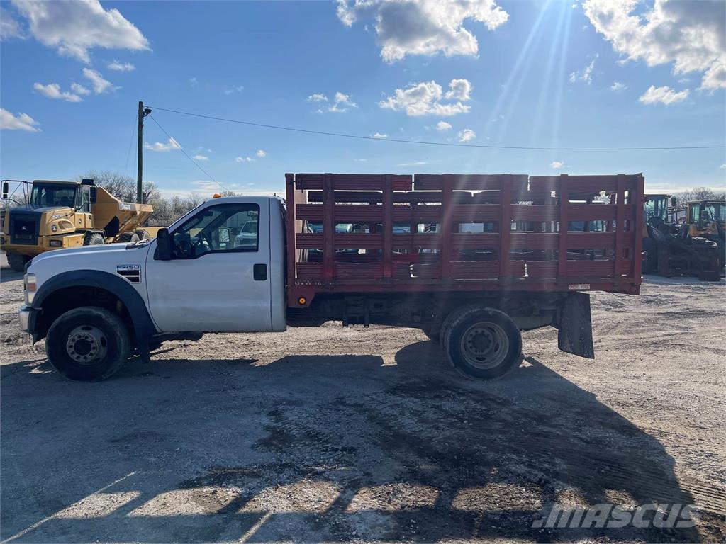 Ford F-450 Vozy na přepravu zvířat