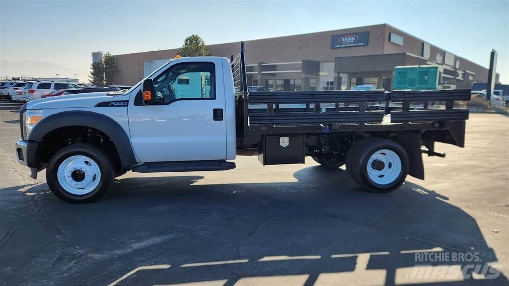 Ford F-550 Vozy na přepravu zvířat