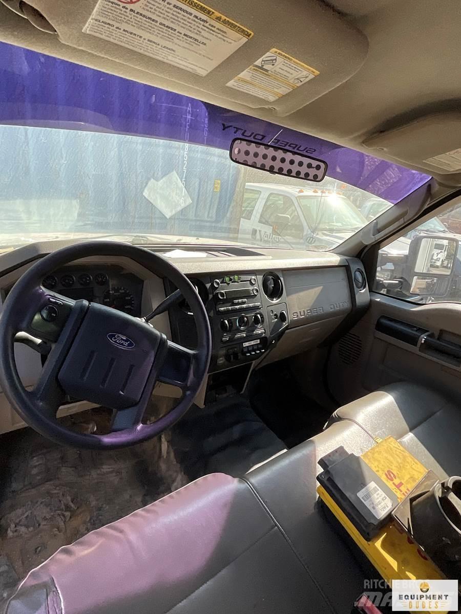 Ford F-550 Komunální / Multi-užitková vozidla