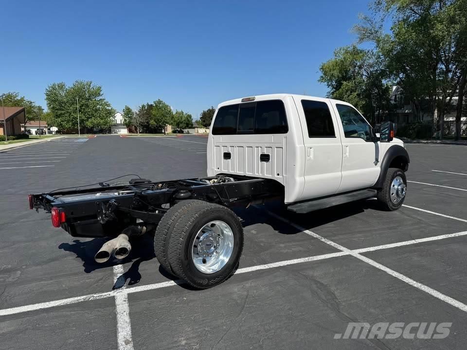 Ford F-550 Nákladní vozidlo bez nástavby