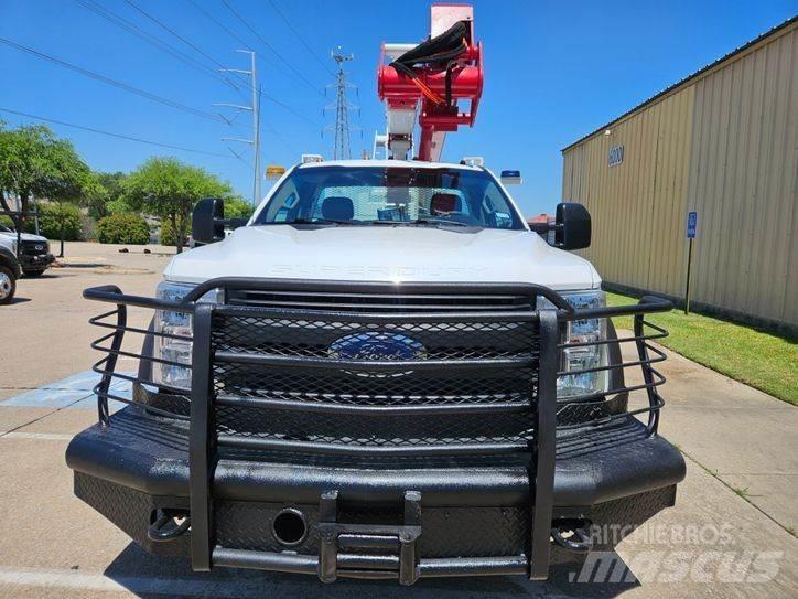 Ford F-550 Autoplošiny