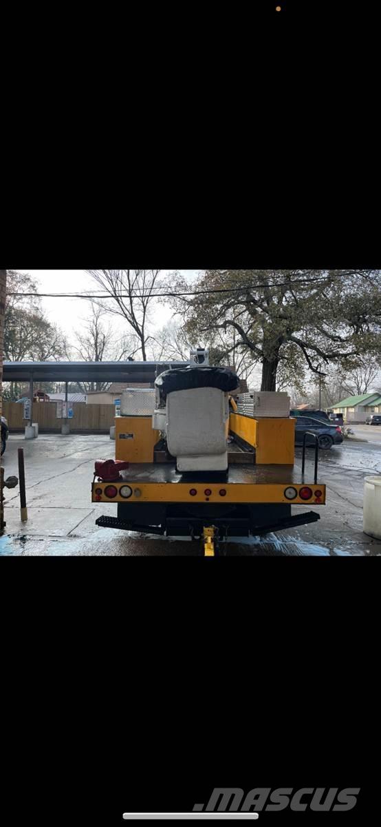 Ford F-550 Autoplošiny