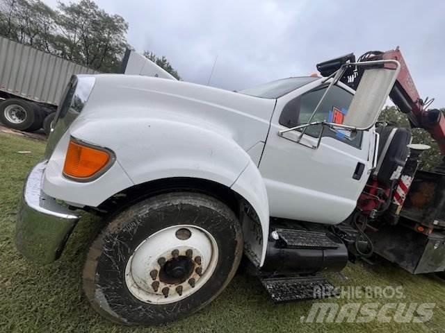 Ford F-750 Další