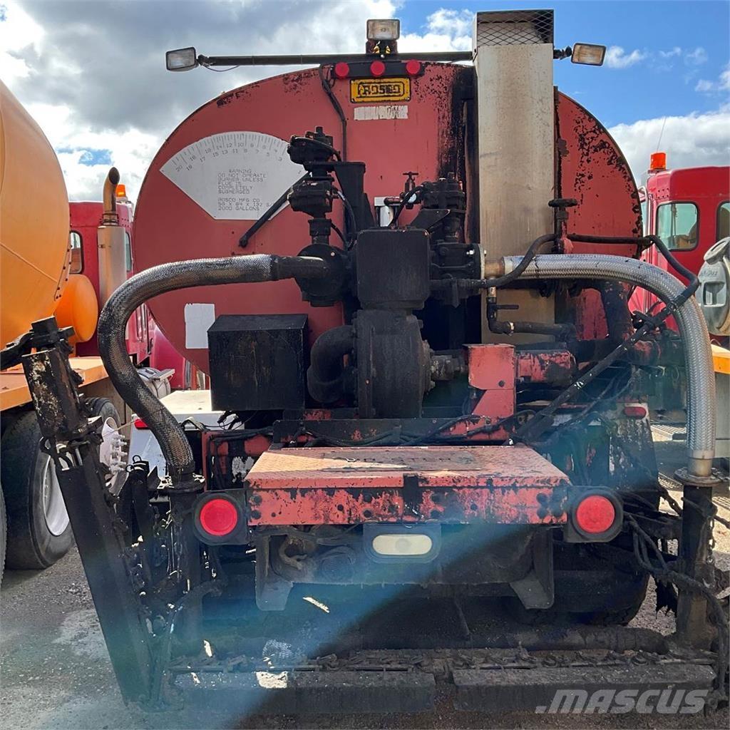 Ford F-800 Cisternové vozy