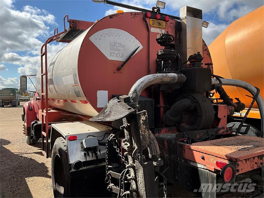 Ford F-800 Cisternové vozy