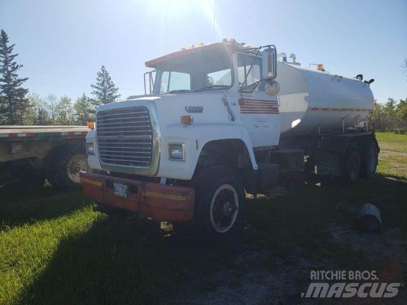 Ford L8000 Cisternové vozy