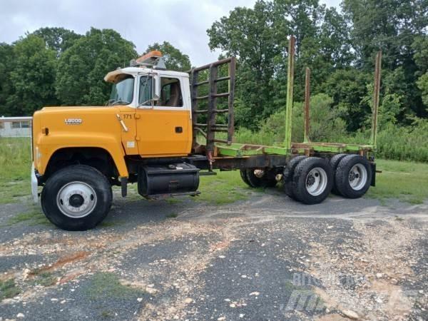 Ford L8000 Vozy na přepravu kmenů