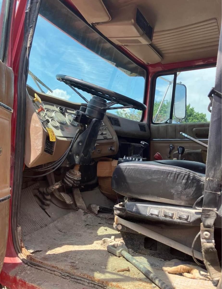 Ford L9000 Cisternové vozy