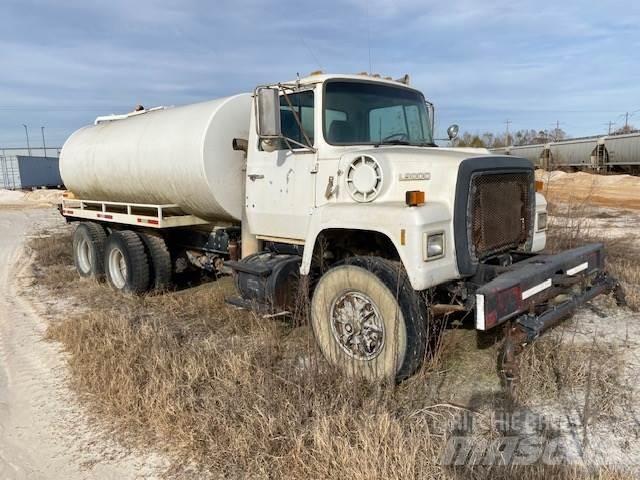 Ford L9000 Cisternové vozy