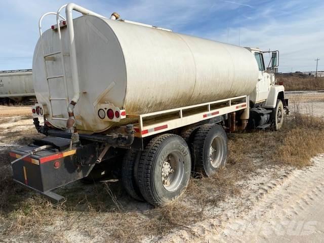Ford L9000 Cisternové vozy