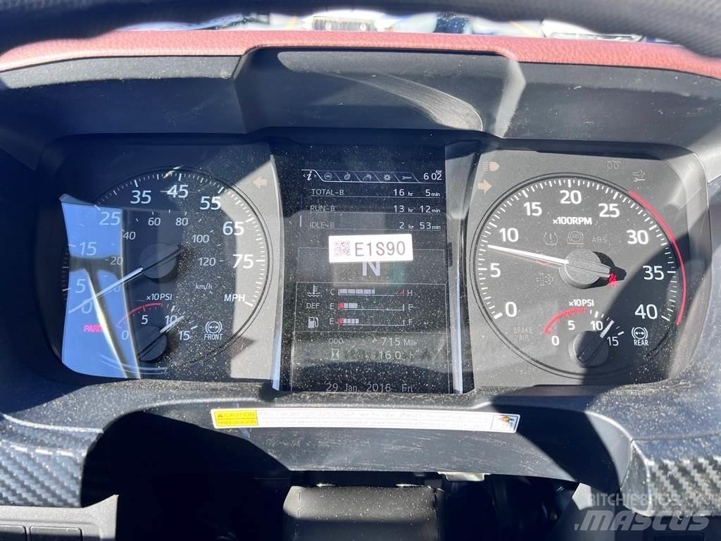 Hino L7 Nákladní vozidlo bez nástavby