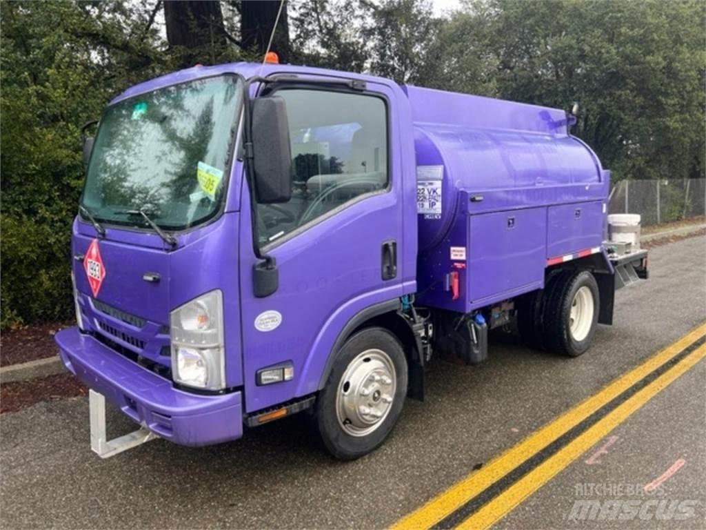Isuzu NPR Cisternové vozy