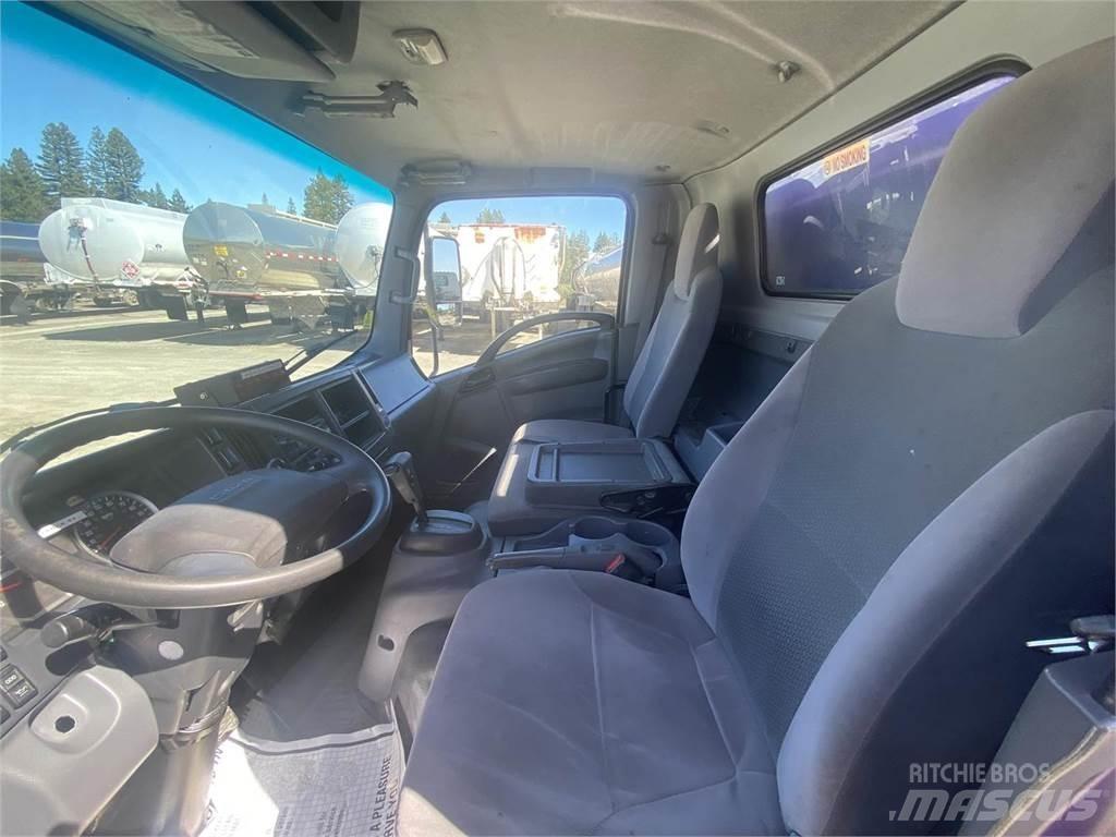 Isuzu NQR Cisternové vozy