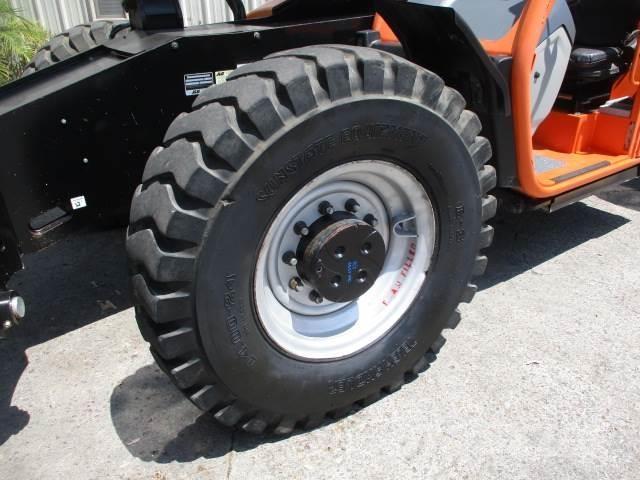 JLG 1055 Teleskopické manipulátory