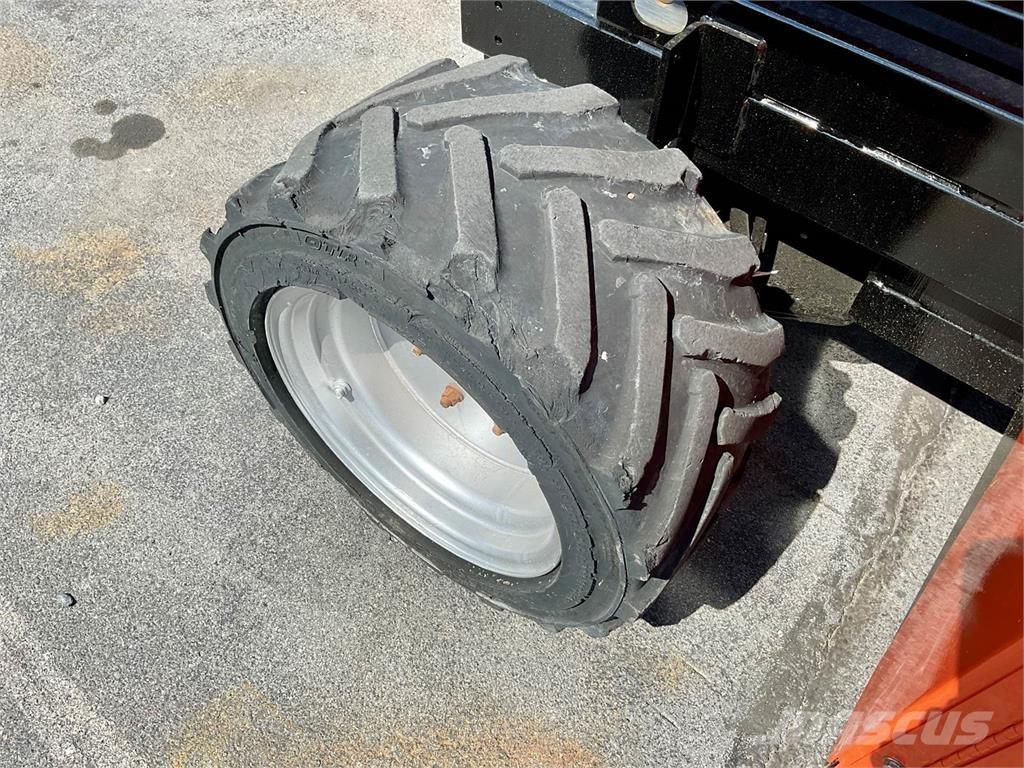 JLG 260MRT Nůžková zvedací plošina
