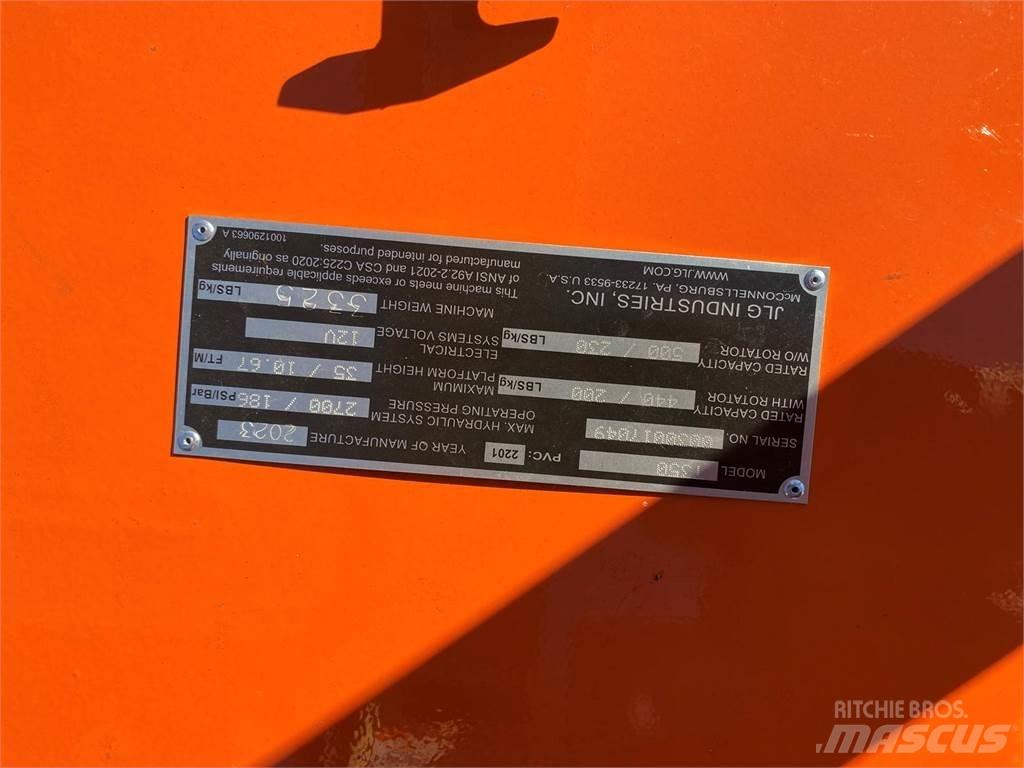 JLG T350 Přívěsové plošiny