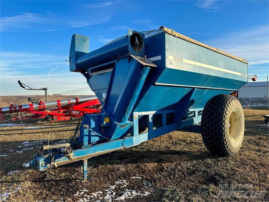 Kinze 640 Obilné návěsy