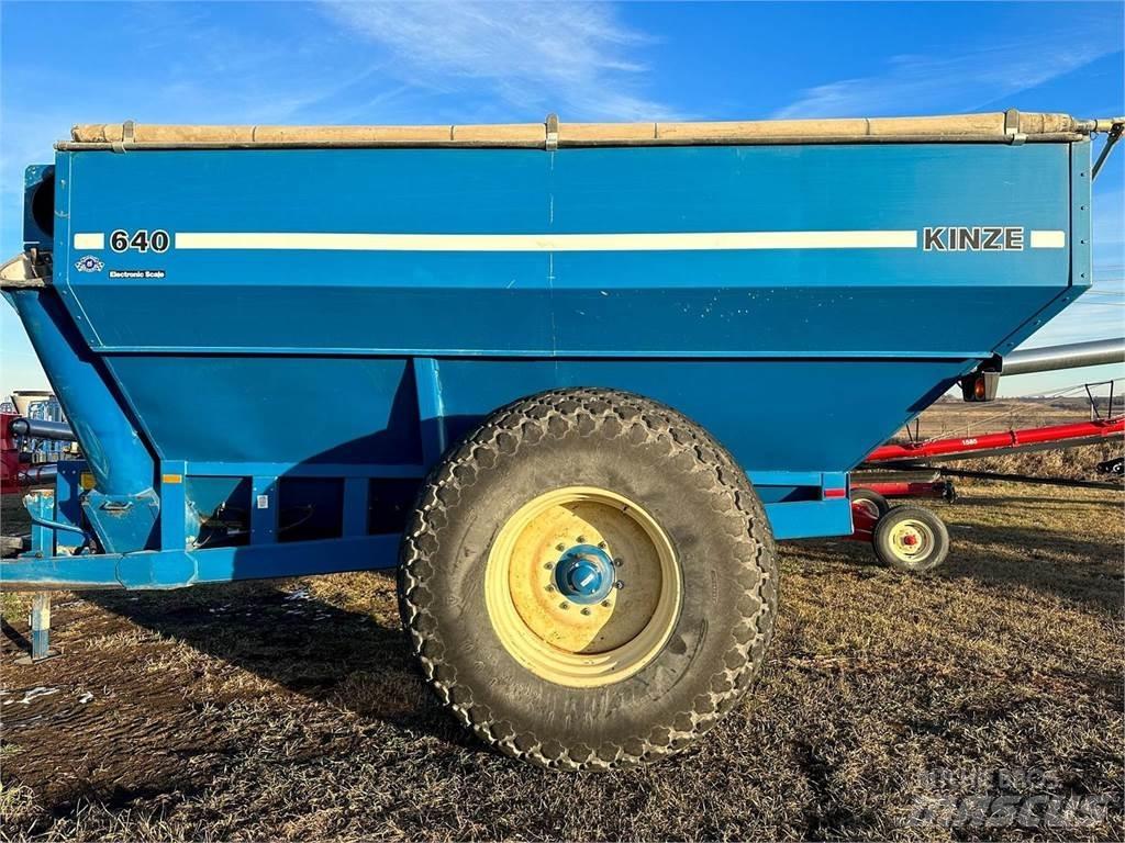 Kinze 640 Obilné návěsy