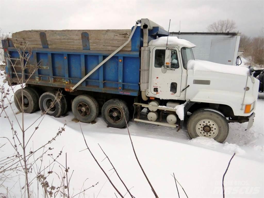 Mack CL613 Sklápěče