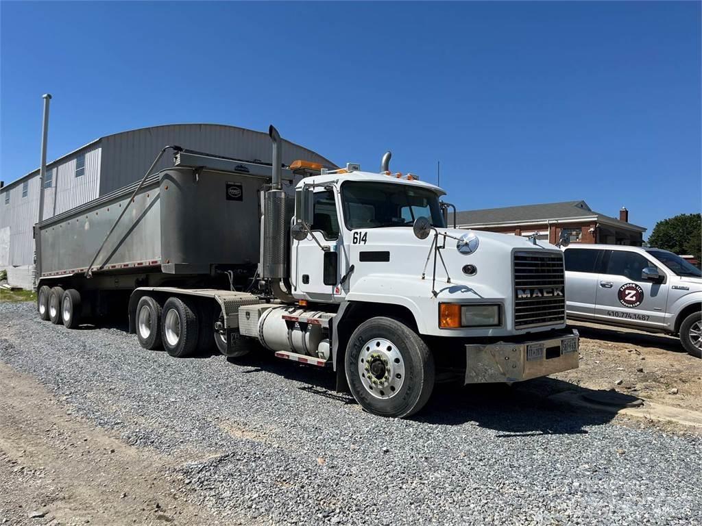 Mack CL733 Další