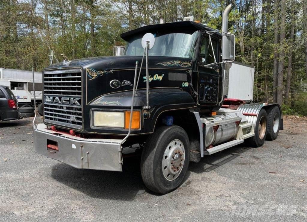 Mack CL733 Tahače