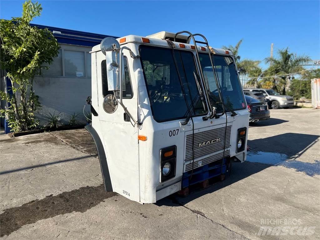 Mack LE613 Doprava – ostatní
