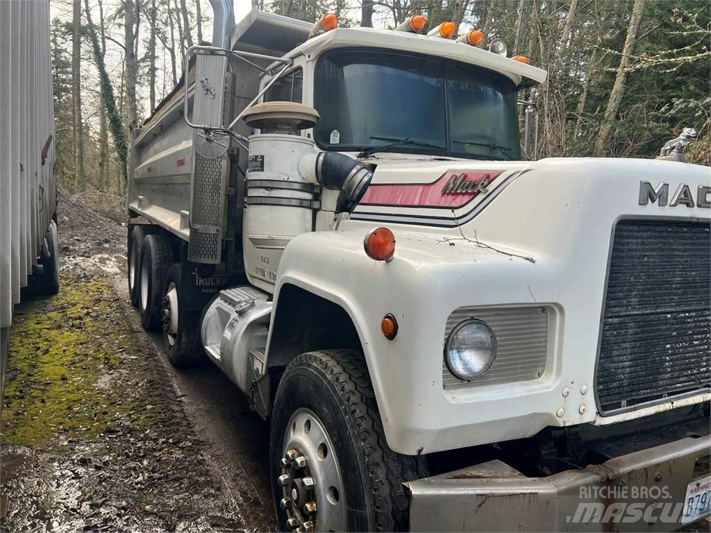 Mack RD600 Sklápěče