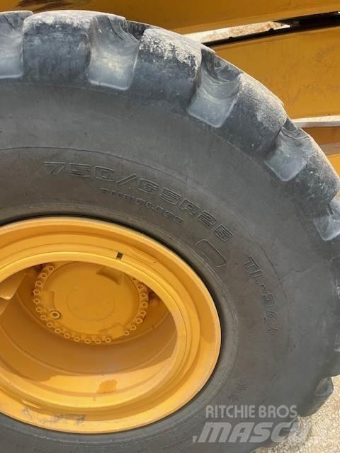 Volvo A25G Kloubové dempry