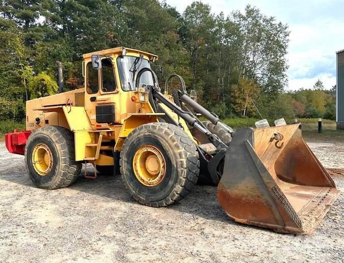 Volvo L120 Kolové nakladače